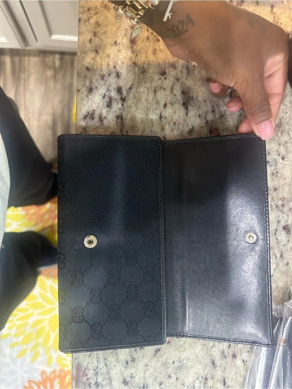 Gucci Black Canvas Continental Wallet with Gold GG Accent COA included - Picture 2 of 6